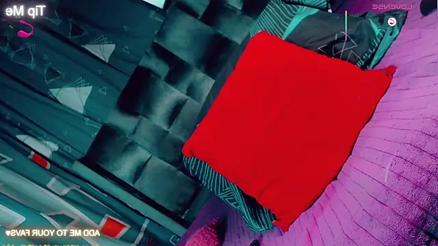 Snapshot of CharlotteBigCock chatting on February 2026 01:58:02 PM CharlotteBigCock online show from February 2026 01:58:02 PM