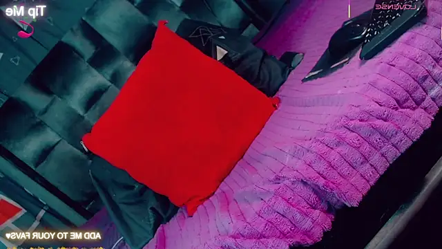 Snapshot of CharlotteBigCock chatting on February 2026 02:10:02 PM CharlotteBigCock online show from February 2026 02:10:02 PM