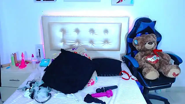 Jenng18 online show from December 2024 10:48:02 PM