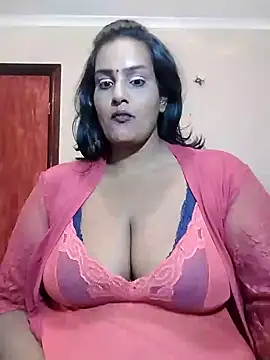 NWC4LYF online show from February 2026 07:43:01 PM