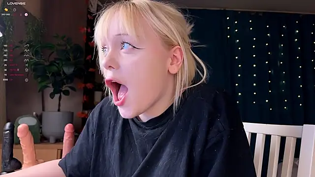 Snapshot of LisaLaas chatting on November 2025 08:52:01 PM LisaLaas online show from November 2025 08:52:01 PM