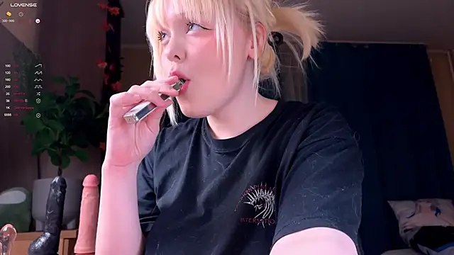 Snapshot of LisaLaas chatting on December 2025 10:04:01 PM LisaLaas online show from December 2025 10:04:01 PM