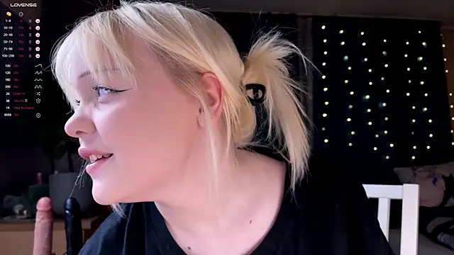 Snapshot of LisaLaas chatting on December 2025 08:14:01 PM LisaLaas online show from December 2025 08:14:01 PM