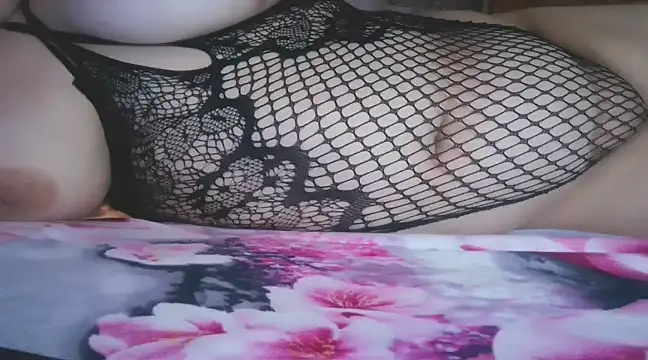 Snapshot of nicholle chatting on February 2025 04:43:01 AM nicholle online show from February 2025 04:43:01 AM