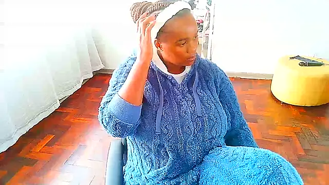 Snapshot of Charlie-Crawford chatting on February 2025 07:55:02 AM Charlie-Crawford online show from February 2025 07:55:02 AM