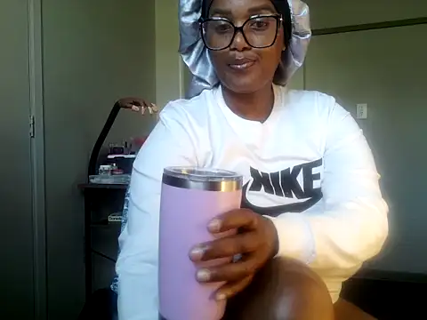 Snapshot of Charlie-Crawford chatting on October 2025 10:01:02 AM Charlie-Crawford online show from October 2025 10:01:02 AM