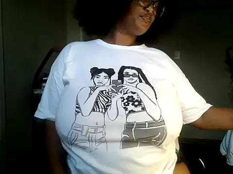 Snapshot of Charlie-Crawford chatting on October 2025 12:57:02 PM Charlie-Crawford online show from October 2025 12:57:02 PM