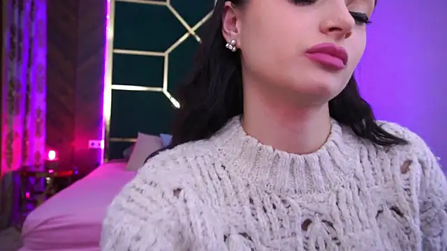 Snapshot of LittleeCutee chatting on December 2024 08:09:01 AM LittleeCutee online show from December 2024 08:09:01 AM