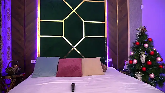 Snapshot of LittleeCutee chatting on January 2025 07:38:02 AM LittleeCutee online show from January 2025 07:38:02 AM