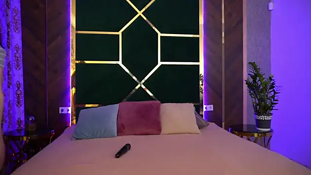 Snapshot of LittleeCutee chatting on January 2025 07:32:01 AM LittleeCutee online show from January 2025 07:32:01 AM