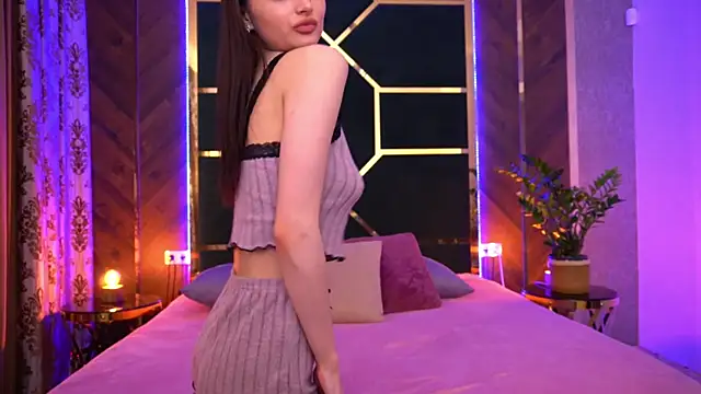 Snapshot of LittleeCutee chatting on March 2025 12:06:02 PM LittleeCutee online show from March 2025 12:06:02 PM