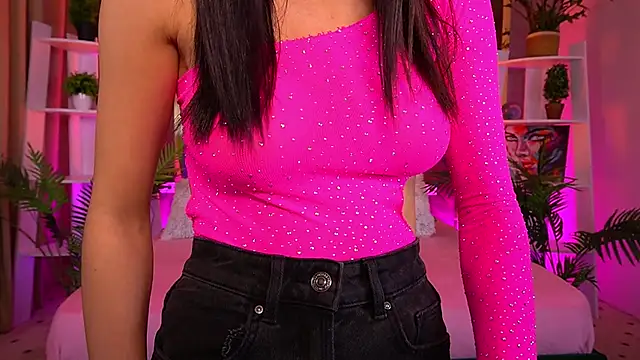 Snapshot of LittleeCutee chatting on October 2025 07:42:02 AM LittleeCutee online show from October 2025 07:42:02 AM