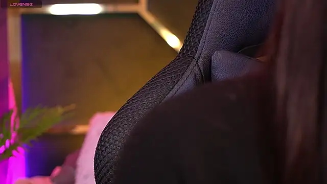 Snapshot of LittleeCutee chatting on October 2025 07:27:02 AM LittleeCutee online show from October 2025 07:27:02 AM