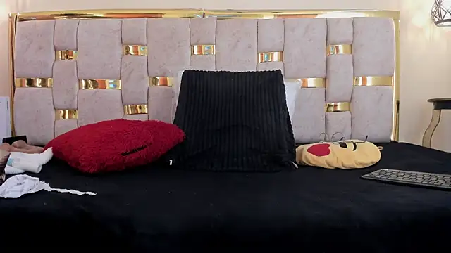 Snapshot of ttata_3 chatting on November 2025 12:18:01 PM ttata 3 online show from November 2025 12:18:01 PM