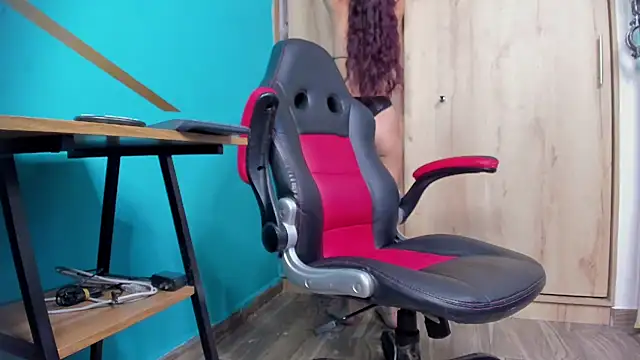 Snapshot of sophieandmarkls chatting on December 2024 09:54:01 PM sophieandmarkls online show from December 2024 09:54:01 PM