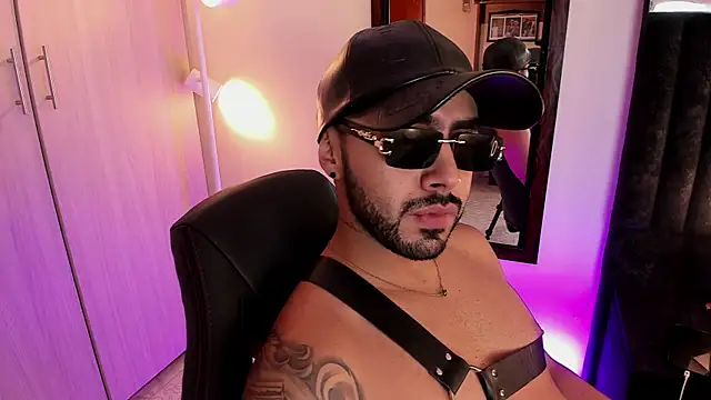 ItsMeEros online show from November 2025 08:02:02 PM