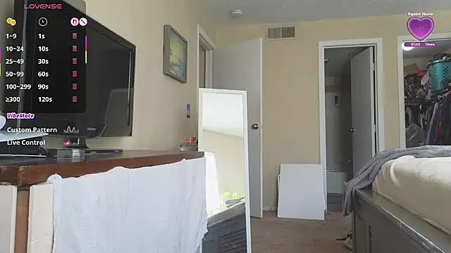 Snapshot of LoveSaraChristine chatting on November 2025 06:52:01 PM LoveSaraChristine online show from November 2025 06:52:01 PM