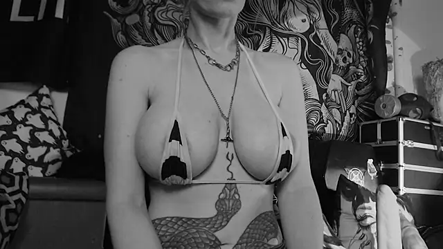 Snapshot of Silentmary chatting on June 2026 03:05:02 AM Silentmary online show from June 2026 03:05:02 AM