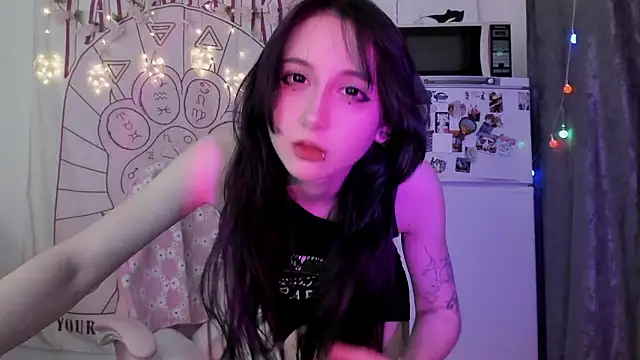 Holy420lolii online show from January 2026 05:16:01 PM