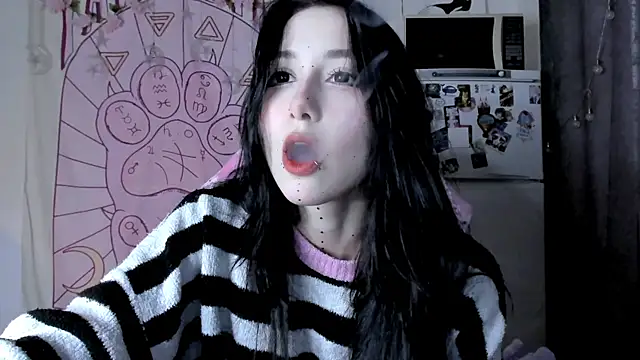 Holy420lolii online show from April 2026 02:36:02 PM