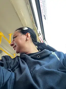 Abril Luv online show from November 2025 12:15:02 PM