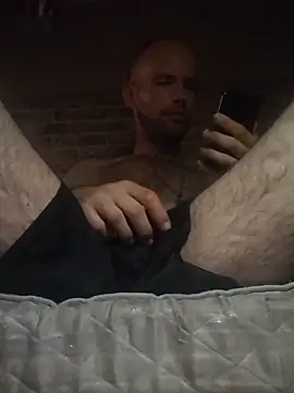 Adamvarga0318 online show from September 2025 08:41:01 PM