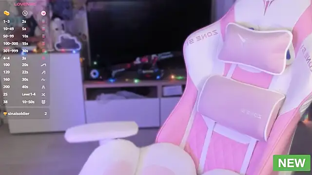 Snapshot of TwixiPixxie chatting on December 2024 08:58:02 PM TwixiPixxie online show from December 2024 08:58:02 PM