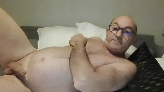 Snapshot of chrichri38@xh chatting on February 2025 10:22:01 PM chrichri38xh online show from February 2025 10:22:01 PM