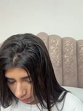 ZiaCalifa online show from December 2025 01:16:02 PM