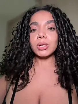 Snapshot of Mariecurl chatting on February 2026 03:44:02 AM Mariecurl online show from February 2026 03:44:02 AM