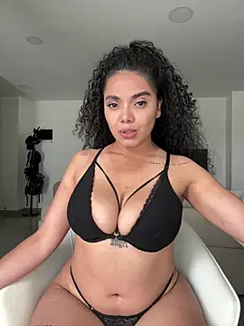 Snapshot of Mariecurl chatting on March 2026 07:27:01 PM Mariecurl online show from March 2026 07:27:01 PM