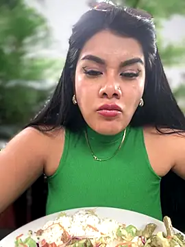 Snapshot of Insane_Issa chatting on December 2025 07:10:01 PM Insane Issa online show from December 2025 07:10:01 PM