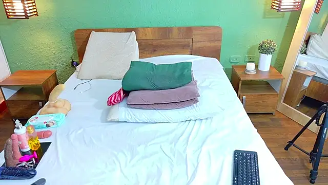 dannaahbrown online show from February 2025 01:38:01 PM