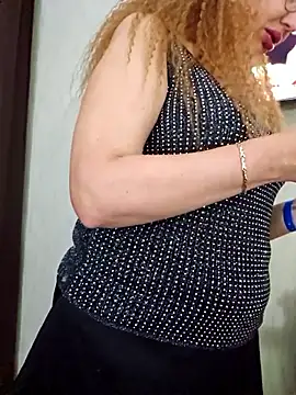 Snapshot of LybovNTV chatting on September 2025 10:24:02 PM LybovNTV online show from September 2025 10:24:02 PM