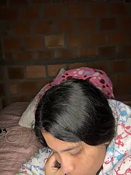 moncerrat luna online show from February 2025 01:11:02 PM