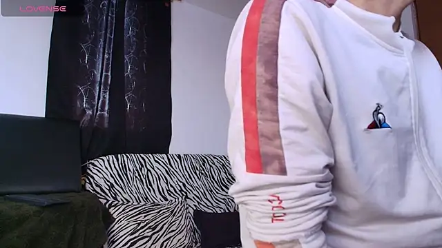 Snapshot of kisstarxxx chatting on December 2025 08:59:01 PM kisstarxxx online show from December 2025 08:59:01 PM