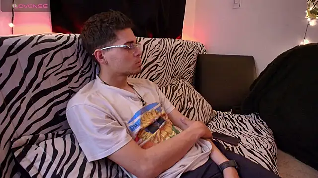 Snapshot of kisstarxxx chatting on February 2026 07:51:01 AM kisstarxxx online show from February 2026 07:51:01 AM