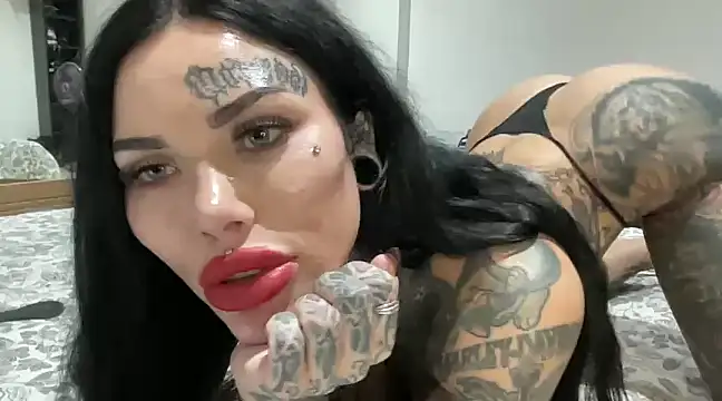 Snapshot of claudiacvc95 chatting on December 2024 12:03:01 PM claudiacvc95 online show from December 2024 12:03:01 PM