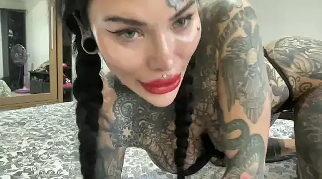 Snapshot of claudiacvc95 chatting on December 2024 04:42:02 AM claudiacvc95 online show from December 2024 04:42:02 AM