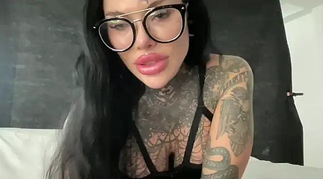 Snapshot of claudiacvc95 chatting on March 2025 08:16:02 AM claudiacvc95 online show from March 2025 08:16:02 AM