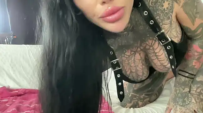 Snapshot of claudiacvc95 chatting on March 2025 04:25:01 AM claudiacvc95 online show from March 2025 04:25:01 AM