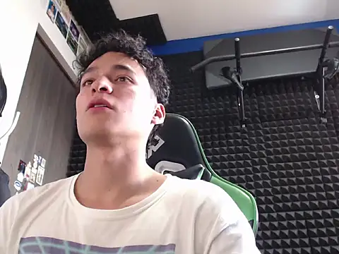 Curly Angel24 online show from April 2026 06:05:01 PM