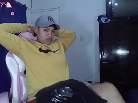 Snapshot of Charis_21 chatting on February 2025 07:21:01 PM Charis 21 online show from February 2025 07:21:01 PM