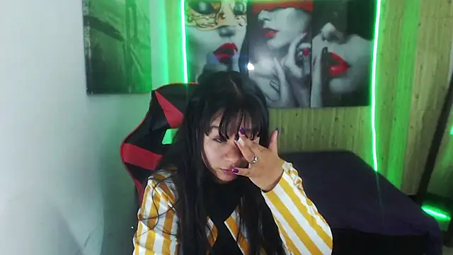 Snapshot of Charis_21 chatting on September 2025 04:44:01 AM Charis 21 online show from September 2025 04:44:01 AM