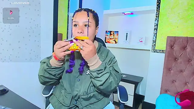 Snapshot of Charis_21 chatting on September 2025 04:04:02 AM Charis 21 online show from September 2025 04:04:02 AM