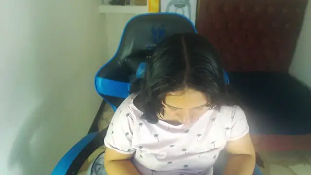 Snapshot of Charis_21 chatting on October 2025 01:34:01 AM Charis 21 online show from October 2025 01:34:01 AM