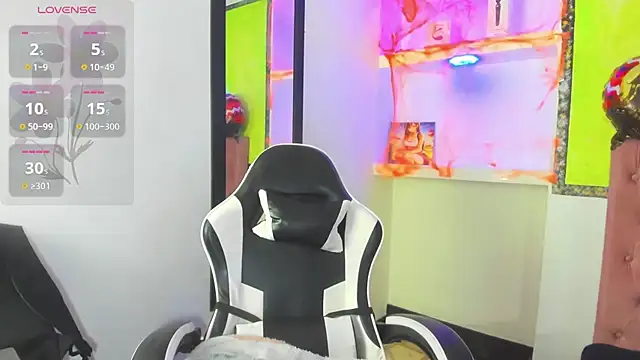 Snapshot of Charis_21 chatting on October 2025 02:35:01 AM Charis 21 online show from October 2025 02:35:01 AM