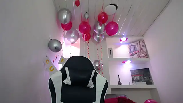 Snapshot of Charis_21 chatting on November 2025 06:51:01 PM Charis 21 online show from November 2025 06:51:01 PM