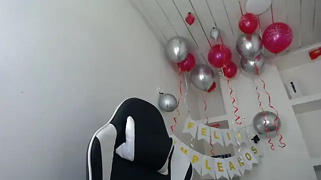 Snapshot of Charis_21 chatting on November 2025 09:08:02 AM Charis 21 online show from November 2025 09:08:02 AM