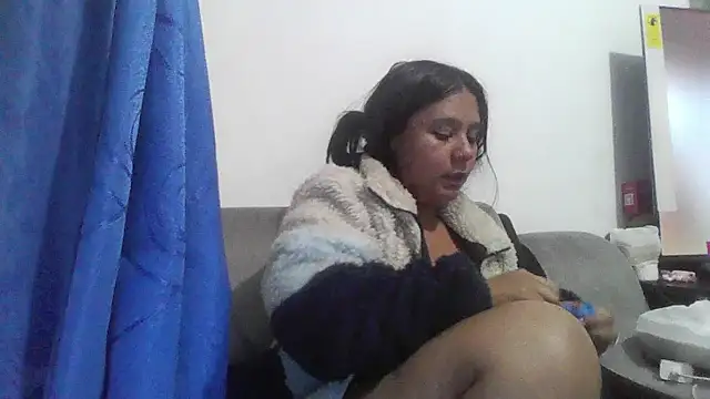 Snapshot of Charis_21 chatting on May 2026 02:39:01 AM Charis 21 online show from May 2026 02:39:01 AM